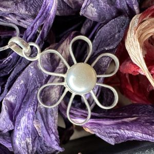 Enakshi Daisy Pearl Necklace