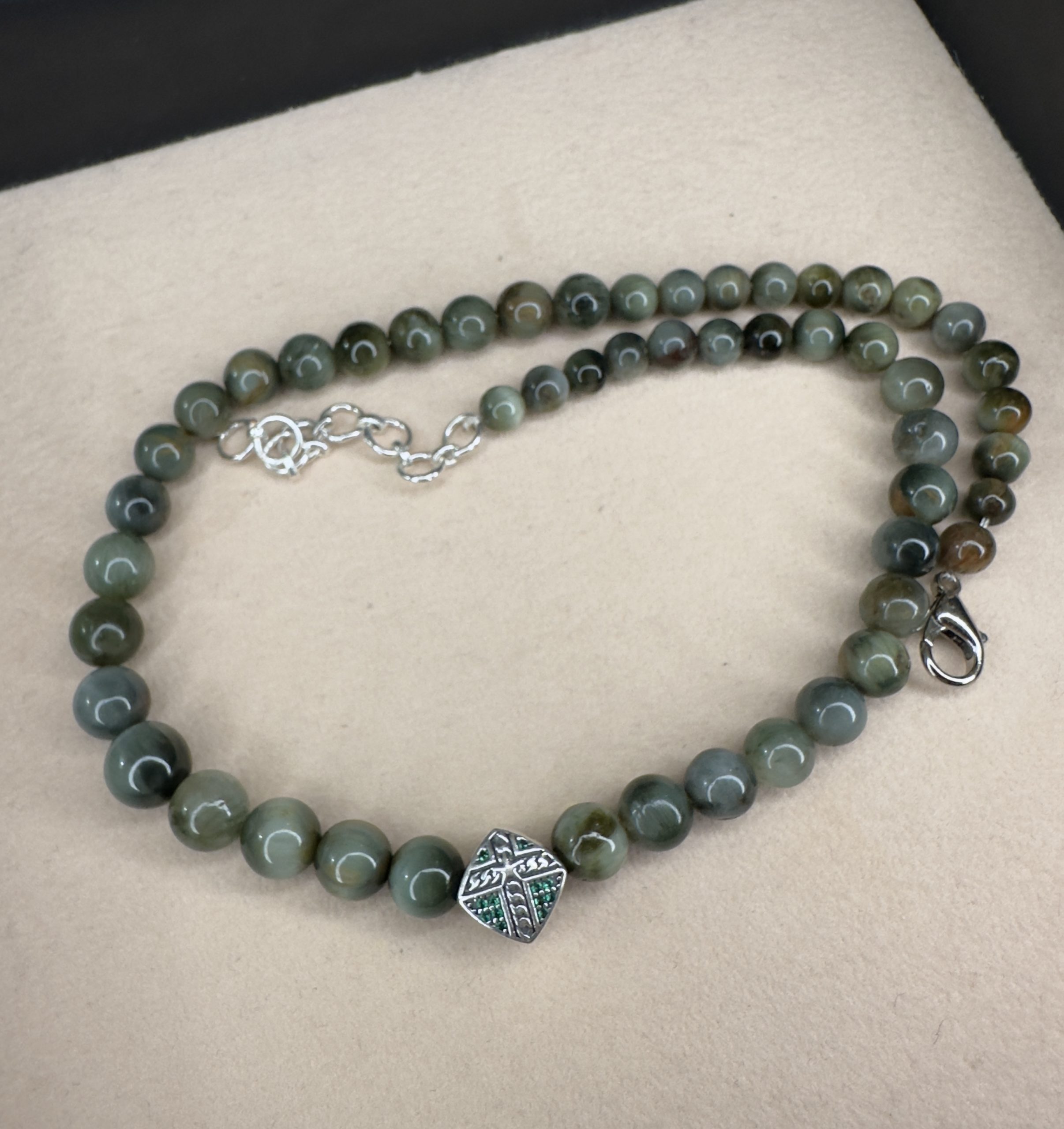 Menaka Cat's Eye Choker - Image 4